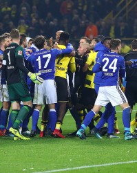  沙尔克零四触底反弹点燃德甲保级烽火