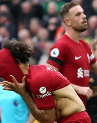  阿森纳门将神勇扑救逼平卫冕冠军曼城