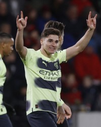  哈兰德戴帽破纪录曼城客场大胜伯恩茅斯稳居榜首